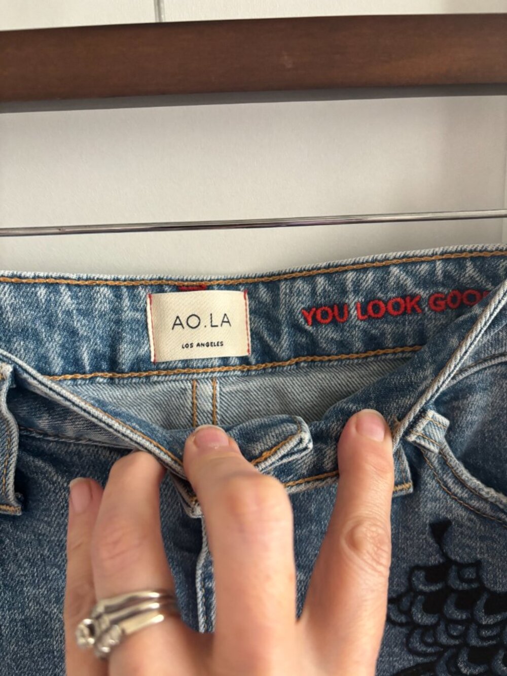 AO LA Alice + Olivia Mid Rise Skinny Jeans Embroidered Size 24 (#108) - Picture 4 of 6